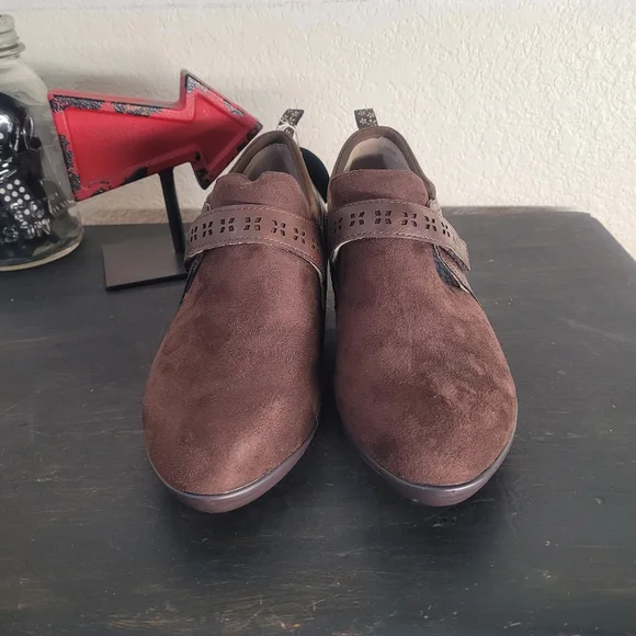 NWOT JBU Gali Vegan Upper Slip-On Shoes - Picture 2 of 11